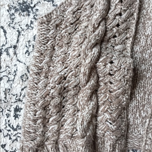 Gap Vest • Your new favorite winter item - Picture 2 of 5